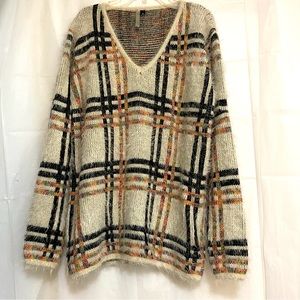 Mona B v-neckcream, black multicolored plaid eyelash textured sweater. SZ  M